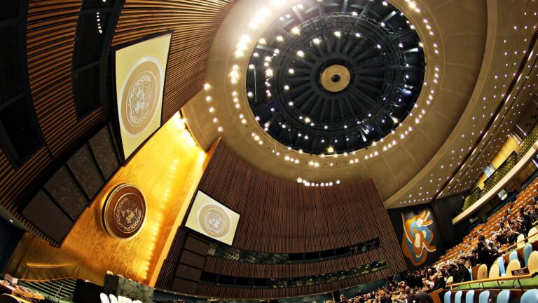 国連本部の総会議場（米ニューヨーク）