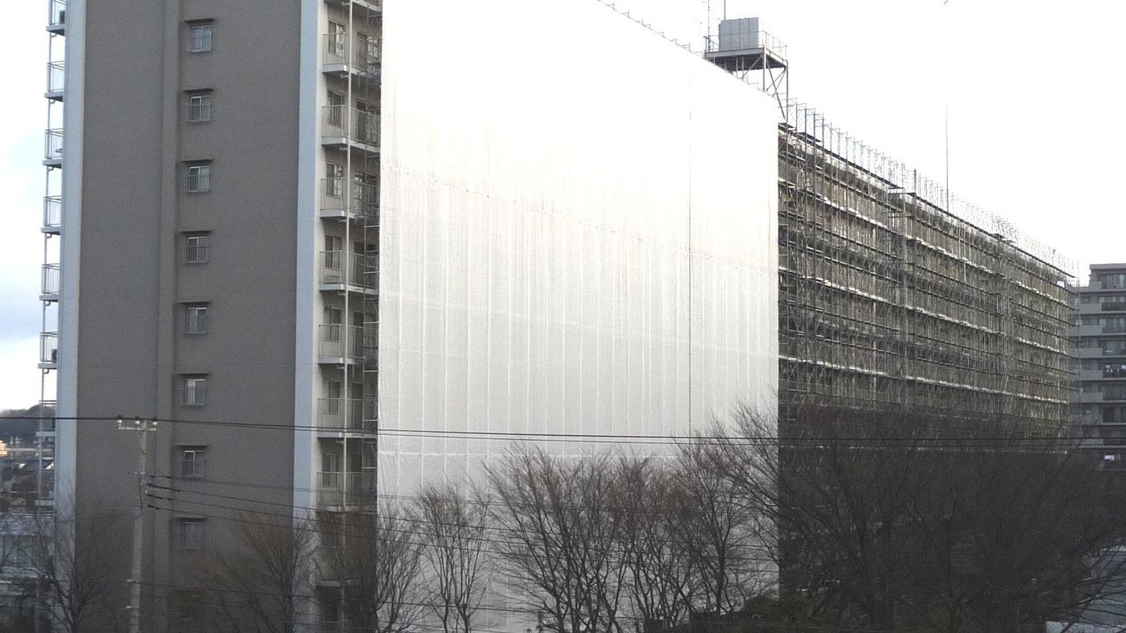 大規模修繕の工事中のマンション(千葉県市川市)