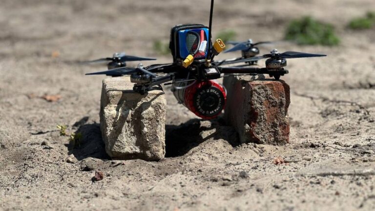 ウクライナ軍の自爆型のFPVドローン