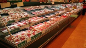 消費支出「9カ月連続のマイナス」　「節約志向」は本当か　世帯別に確かめた
