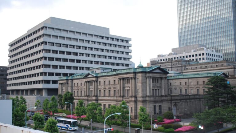 日銀調査、収入が増えた人は3年で最多 それでも減った人がなお上回る
