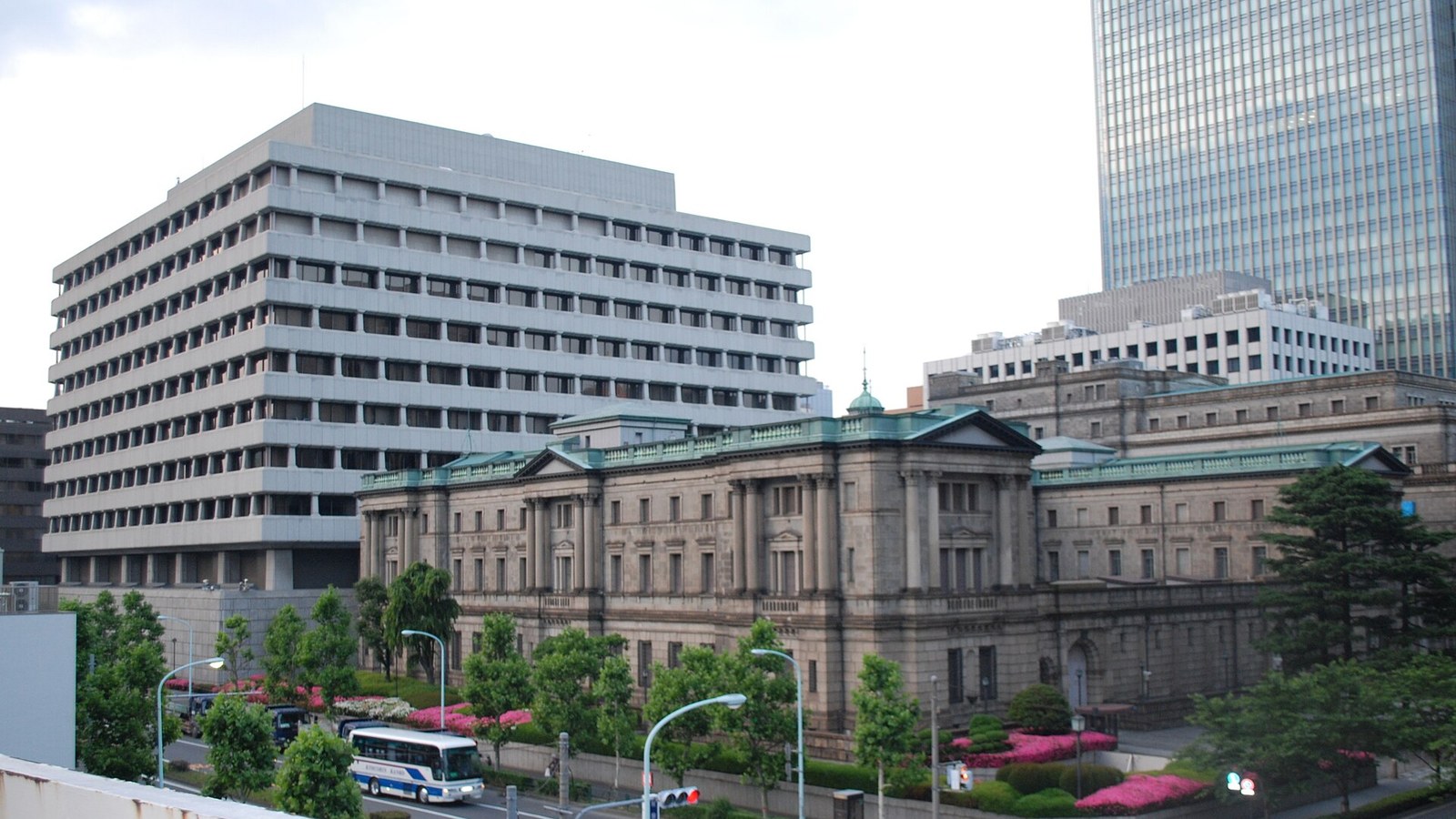日銀調査、収入が増えた人の割合は3年で最多　それでも減った人の割合がなお上回る