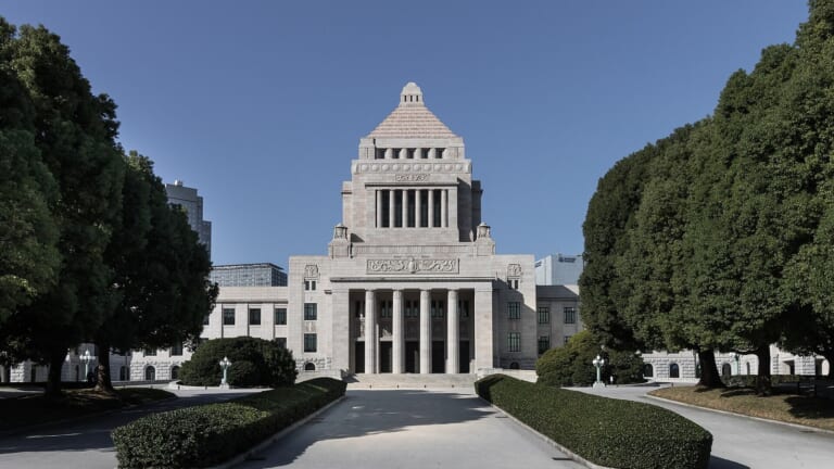 国は1年にいくら新しく借りているのか 首相の「2年連続30兆円未満」は、補正予算を足すと2025年度は約40兆円