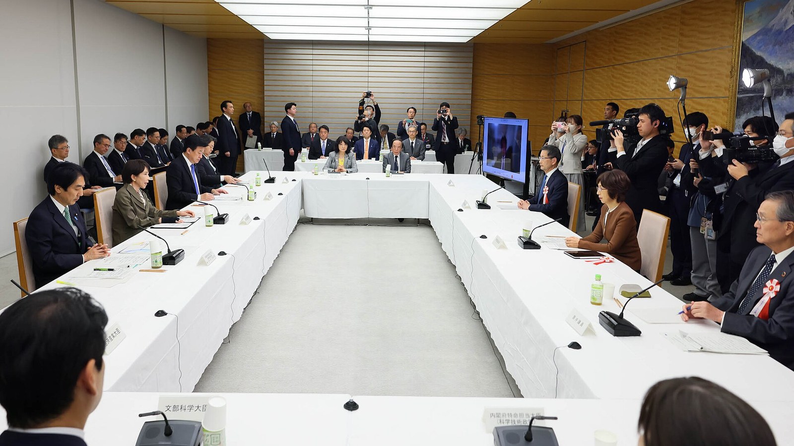 高市政権、財政目標の中心を「債務残高の対GDP比」へ転換 財務省も会田氏・永濱氏も引き下げを目指す